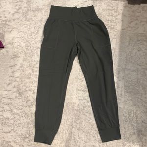 Athleta Salutation Jogger Size Medium